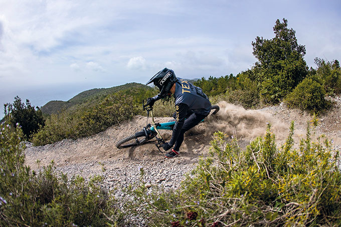 ABUS x Enduro One: Gemeinsam für mehr Sicherheit und Freiheit auf dem Trail